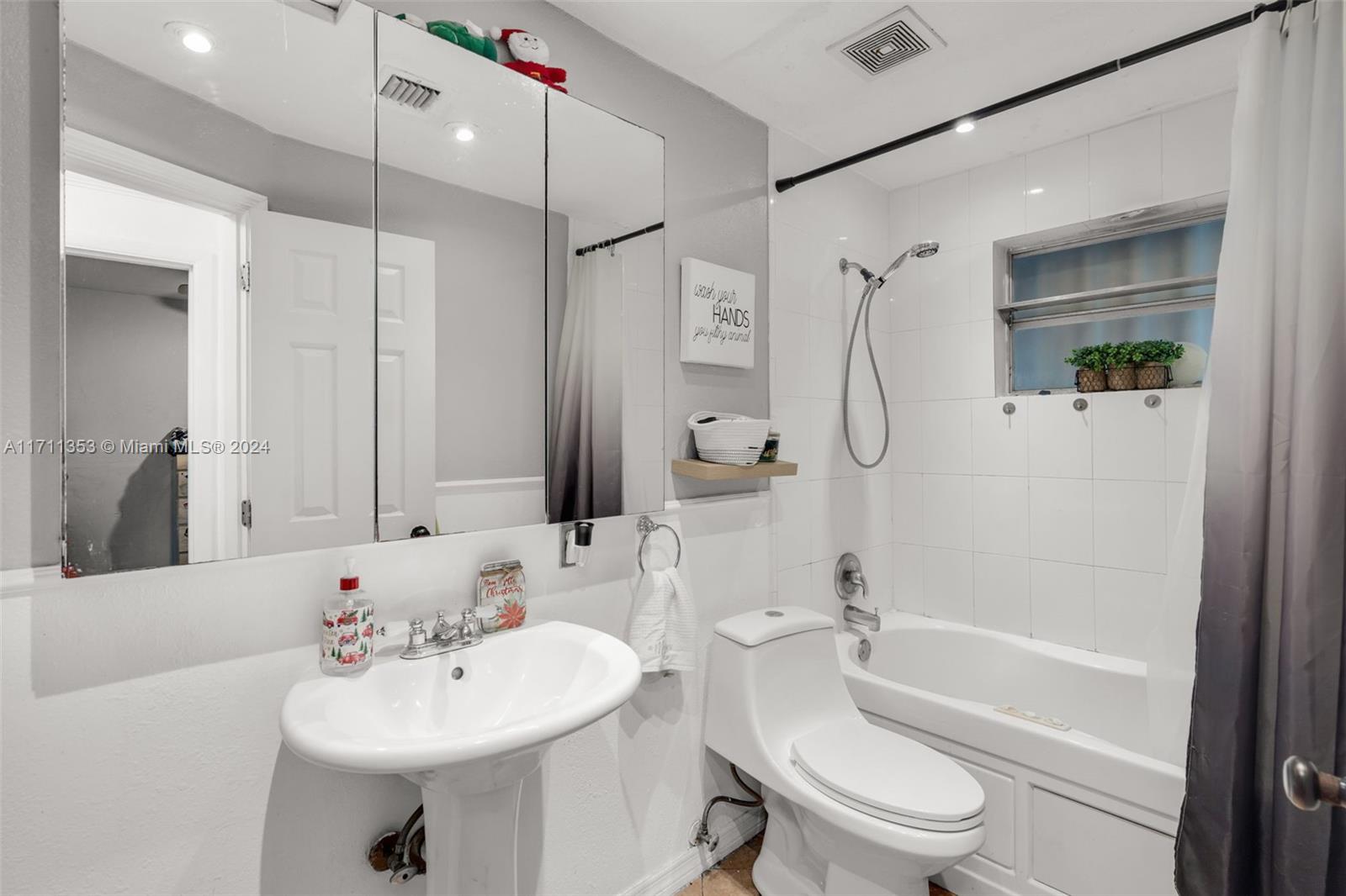PALM LANE VILLA - Residential