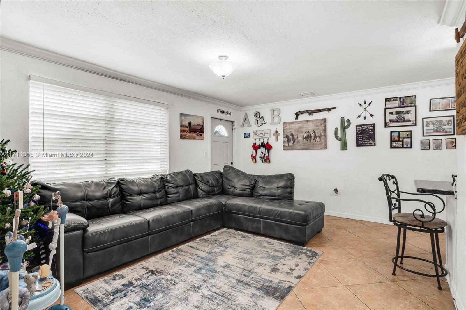 PALM LANE VILLA - Residential