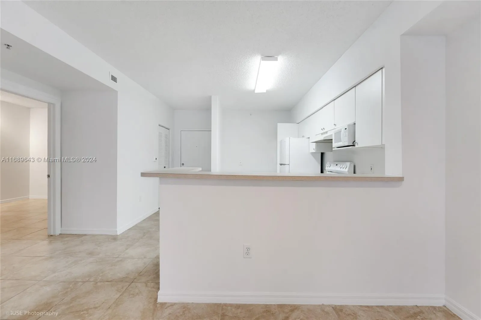 Miami, Florida 33126, United States, 2 Bedrooms Bedrooms, ,1 BathroomBathrooms,Residential,Pending,34459