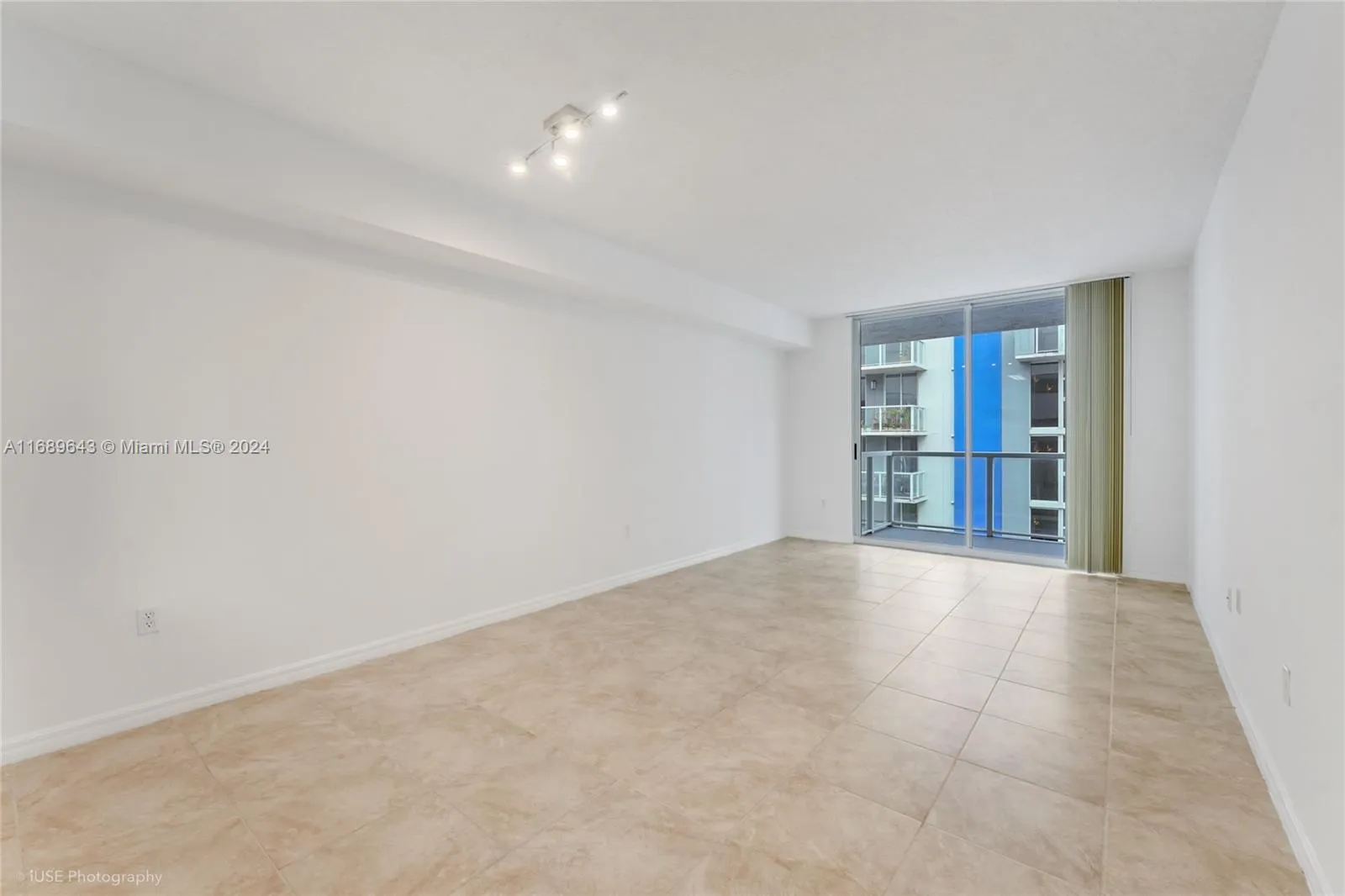 Miami, Florida 33126, United States, 2 Bedrooms Bedrooms, ,1 BathroomBathrooms,Residential,Pending,34459