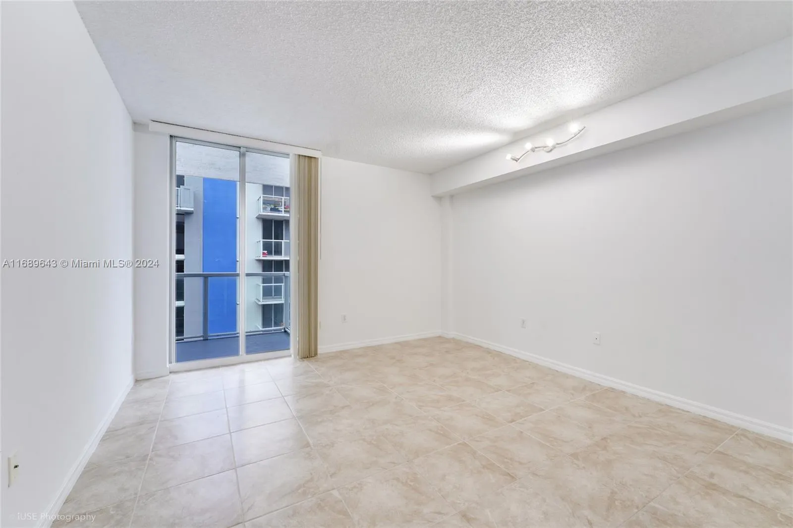 Miami, Florida 33126, United States, 2 Bedrooms Bedrooms, ,1 BathroomBathrooms,Residential,Pending,34459