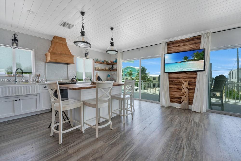 LARGO BEACH - Residential Lease