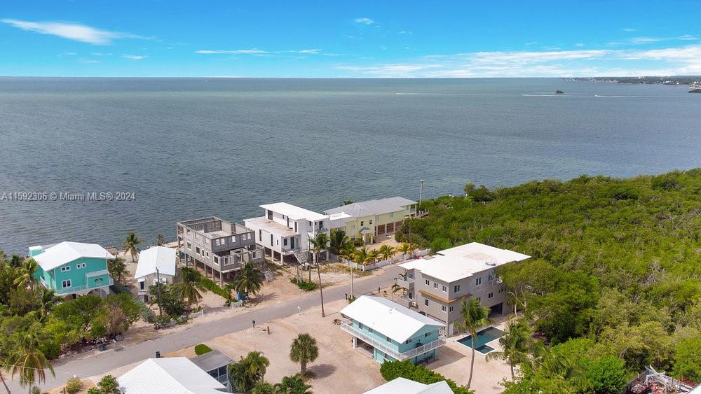 LARGO BEACH - Residential Lease