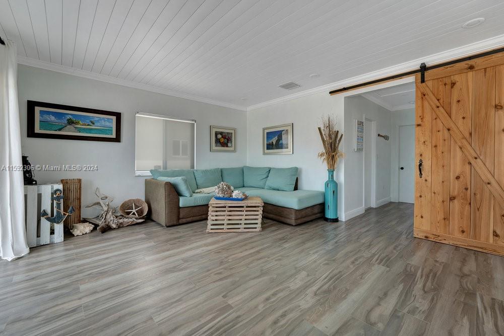 LARGO BEACH - Residential Lease