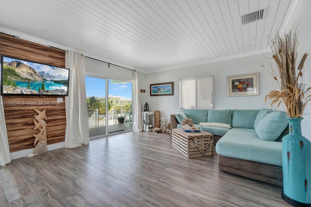 LARGO BEACH - Residential Lease