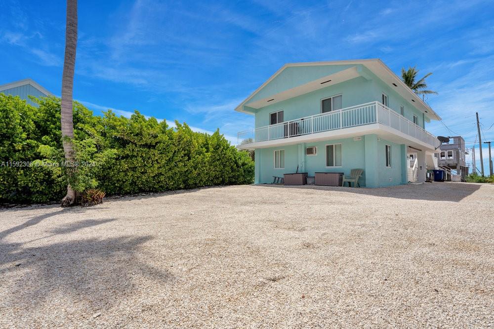 LARGO BEACH - Residential Lease