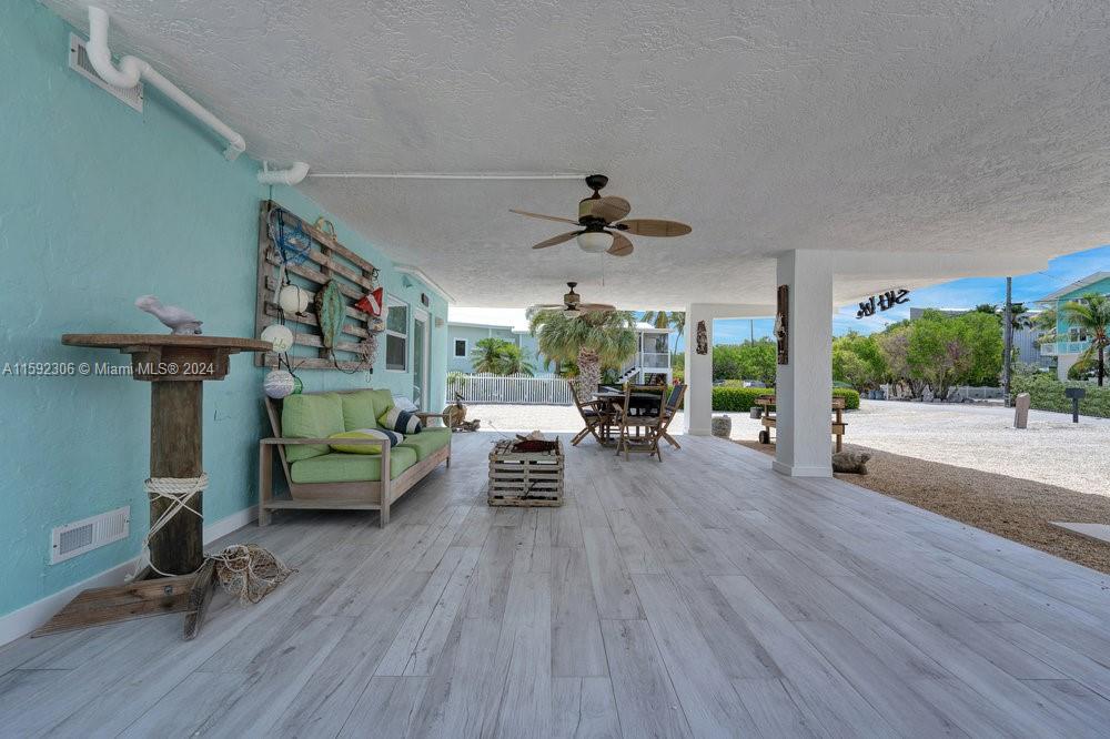 LARGO BEACH - Residential Lease