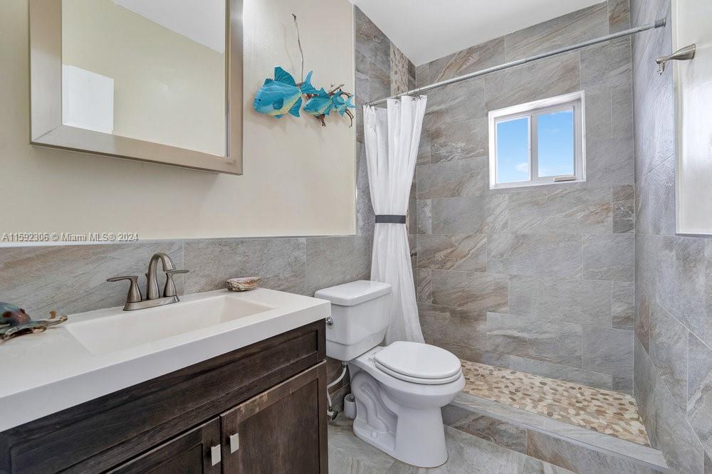 LARGO BEACH - Residential Lease