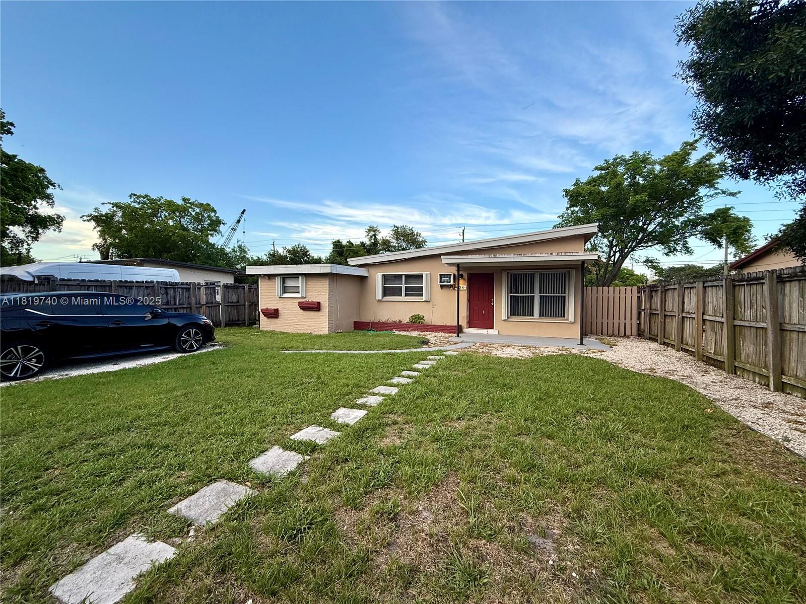 824 Nw 4th Ave 824, Fort Lauderdale, Broward County, Florida - 3 Bedrooms  
1 Bathrooms - 