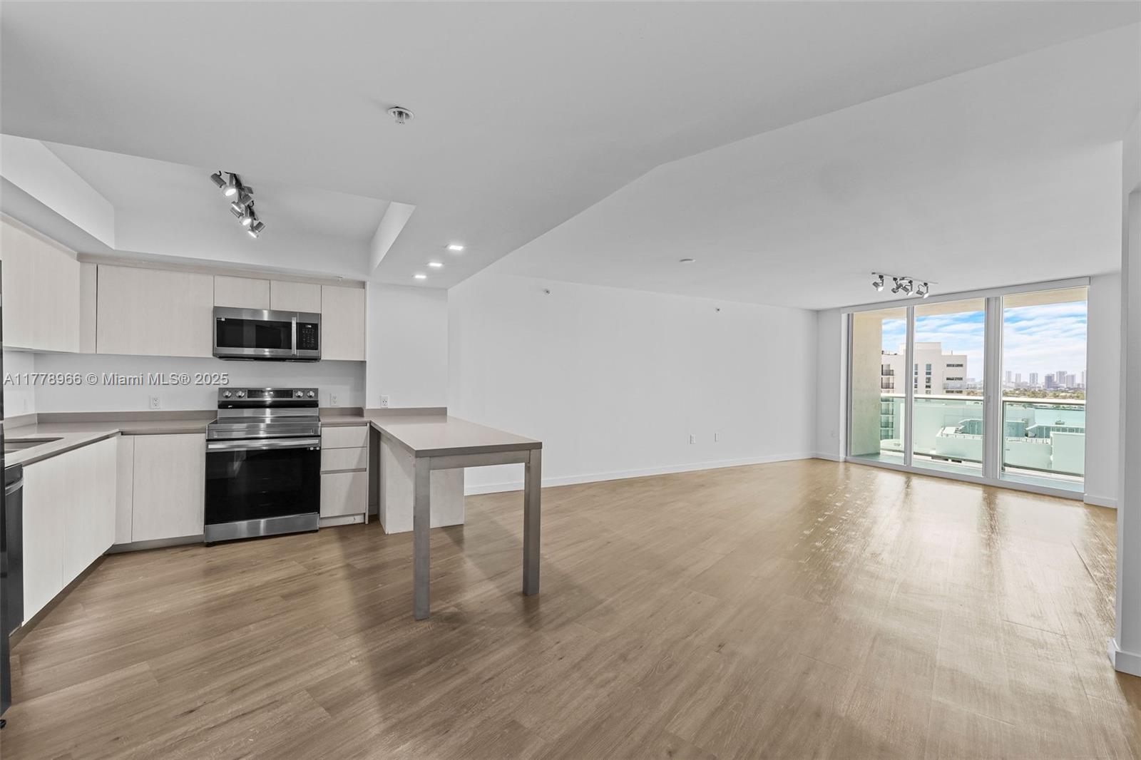 Rental Property at 1500 Bay Rd M-0923, Miami Beach, Miami-Dade County, Florida - Bedrooms: 1 
Bathrooms: 1  - $3,544 MO.