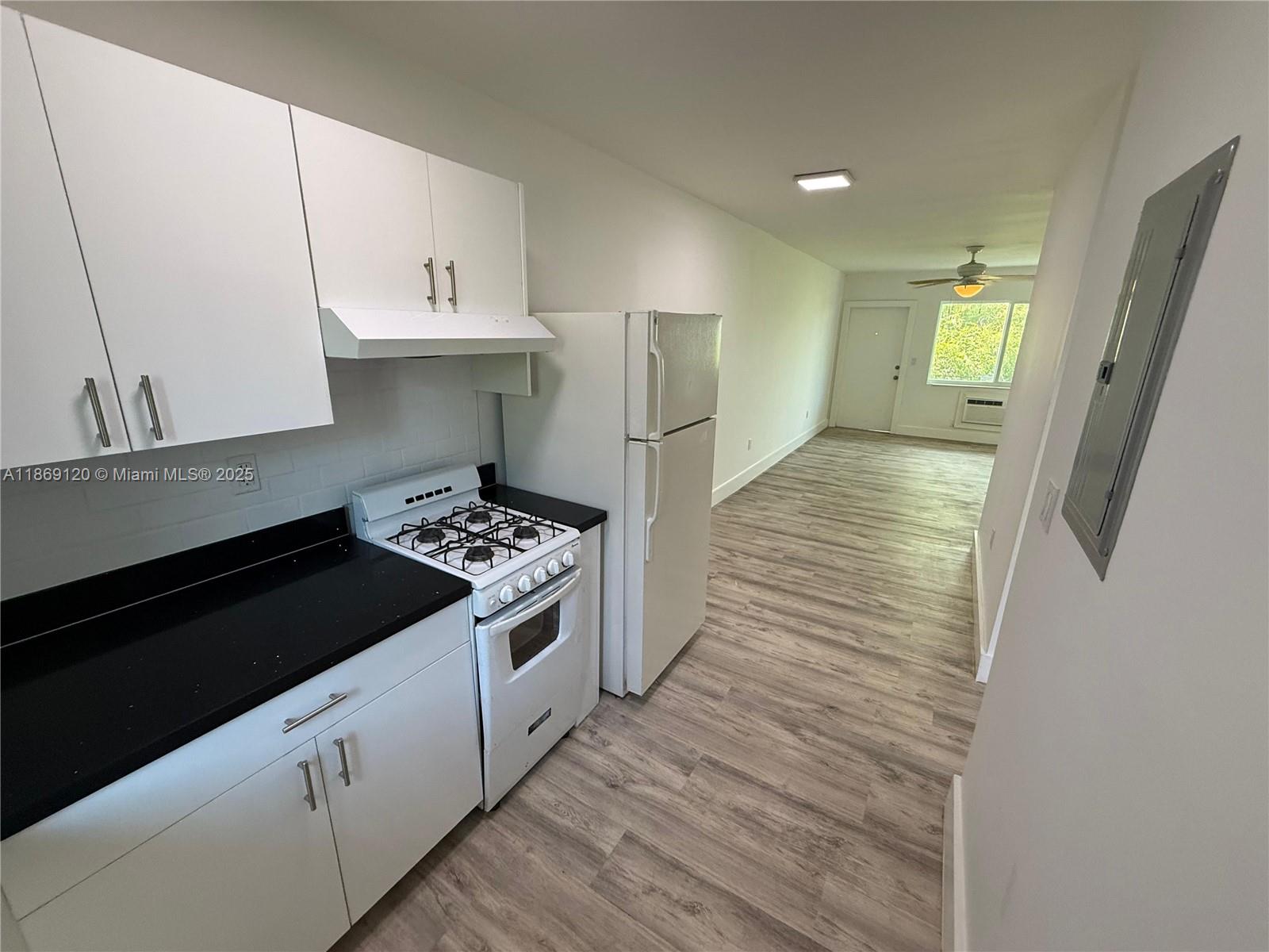 935 Jefferson Ave 11