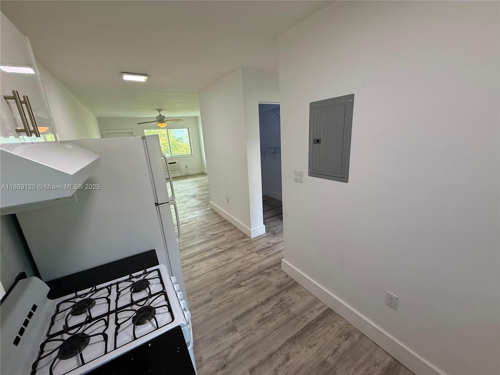 935 Jefferson Ave 11