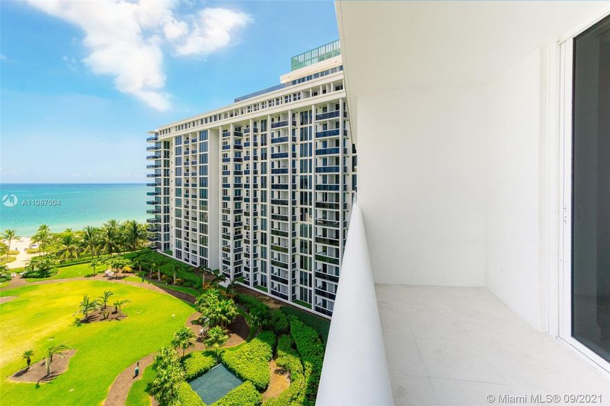 Beautiful two bed, two bath condo at Harbour House in Bal Harbour. Harbour House offers 24/7 valet and concierge services, a private beach club, beautiful pool and terraces and a terrace cafe as well as a full-service spa and gym. The building was fully renovated in 2019 and now reflects the international flair of the residents. An in-house café, market and management on site provide beach front living at its finest. The Bal Harbour Shops are 4 streets away with restaurants, art galleries and more.