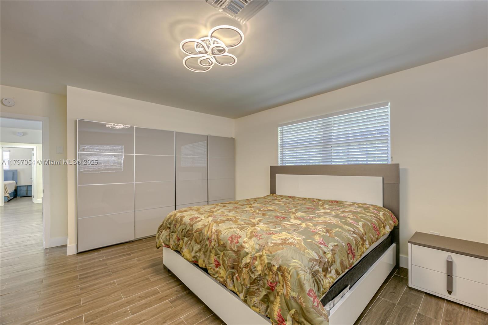 COUNTRY CLUB HOMES - Residential