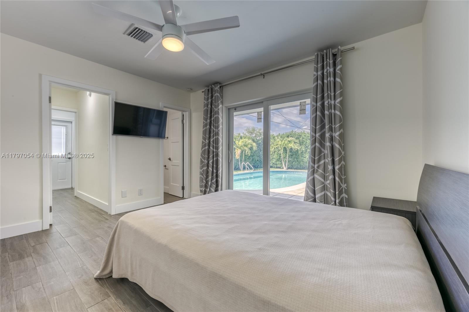 COUNTRY CLUB HOMES - Residential