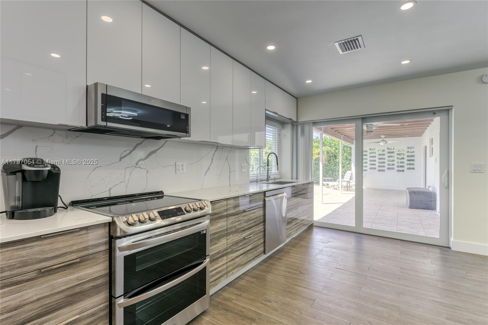 COUNTRY CLUB HOMES - Residential