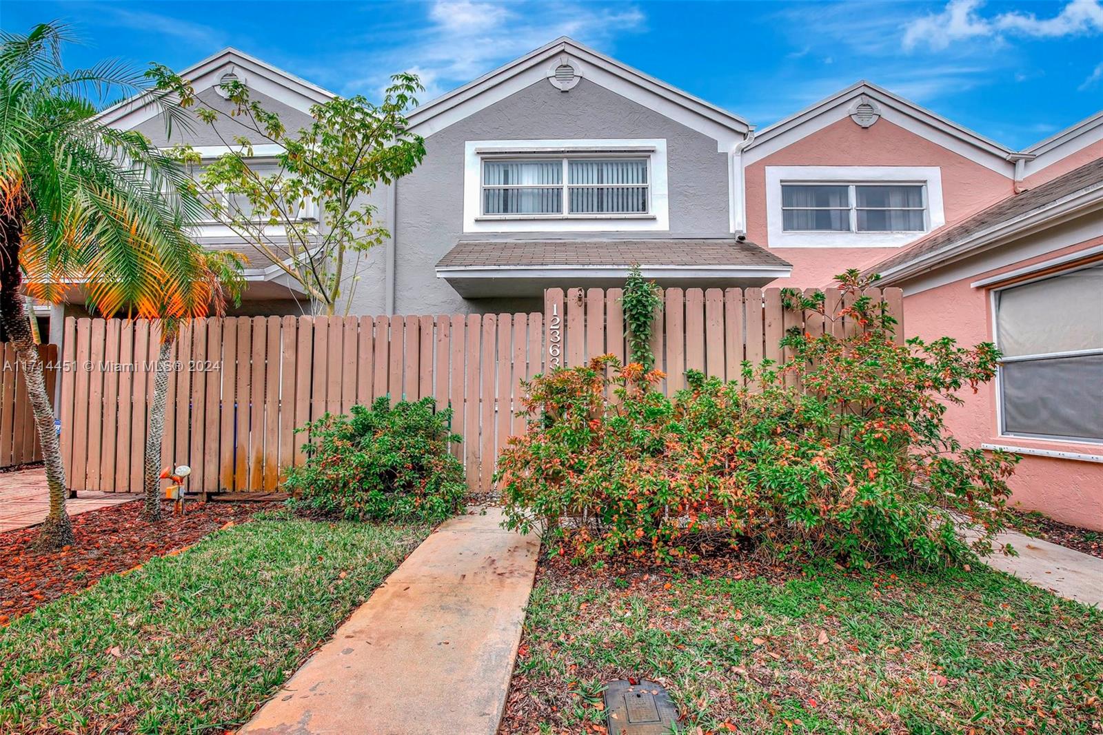 FLAMINGO VILLAS 2 BEDROOM 2 BATH FEE SIMPLE VILLA/TOWNHOUSE IN THE HEART OF PEMBROKE PINES. LARGEST 2 BEDROOM HOME IN THE COMMUNITY AT 1577 SQ FEET OVER ALL. THE COMMUNITY HAS 24 HOUR SECURITY GUARD AT GATE W/ADDITIONAL SECURITY PATROLLING THE COMMUNITY FOR EXTRA SECURITY/ PEACE OF MIND. THE COMPLEX BOASTS MULTIPLE POOLS, TENNIS, ADDITIONAL ACTIVITIES. THERE ARE NO RESTRICTIONS TO RENT, YOU CAN RENT FROM DAY ONE -- IN A GREAT RENTAL AREA. GREAT BUY - IF YOUR A LANDLORD AND WANT TO ADD A GOOD UNIT TO YOUR PORTFOLIO. ULTRA LOW HOA FEES WILL APPEAL TO ALL. KEEPING THE BILLS LOW, AND YOUR PROFIT HIGH OR YOUR LIVING EXPENSES TO A MINIMUM IF YOU CHOOSE TO OCCUPY. THIS PROPERTY ALSO QUALIFIES FOR ANY TYPE OF FINANCING. FHA AND VA BUYERS ARE ENCOURAGED TO INQUIRE AND MAKE A OFFER.