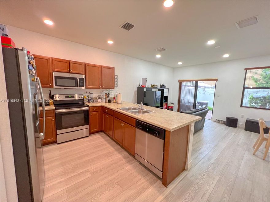 Stunning corner unit townhome in the highly desirable Bonterra community. Featuring 3 spacious bedrooms and 2.5 bathrooms, offers a beautiful and comfortable layout, perfect for families or savvy investors. The open-concept living area is ideal for both entertaining and everyday living, with a modern kitchen that seamlessly connects to the dining and living spaces. Bonterra offers resort-style amenities, including a sparkling pool, state-of-the-art fitness center overlooking the serene lake, basketball &, soccer ground, lush landscaped areas, and so much more. With easy access to major highways, this community ensures a convenient lifestyle, making commutes and weekend getaways effortless.