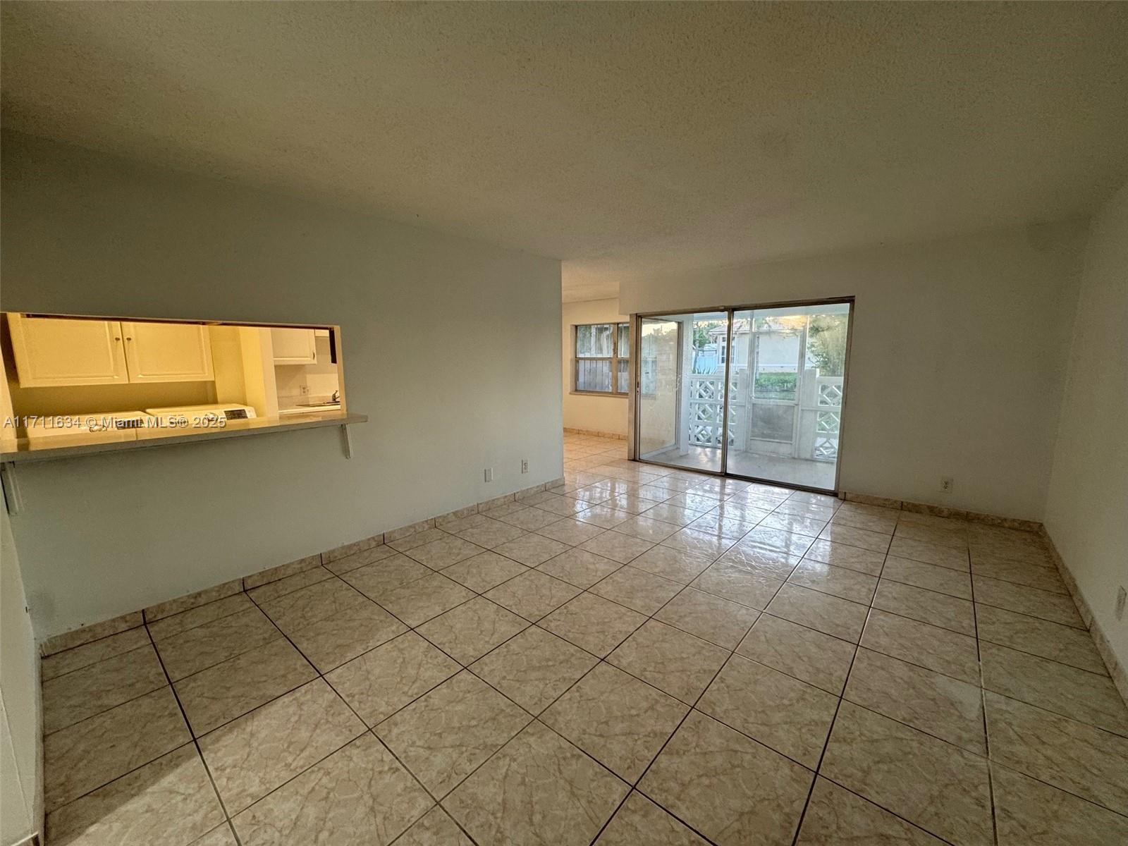 2075 Nw 46th Ave I102, Lauderhill, Miami-Dade County, Florida - 2 Bedrooms  
2 Bathrooms - 