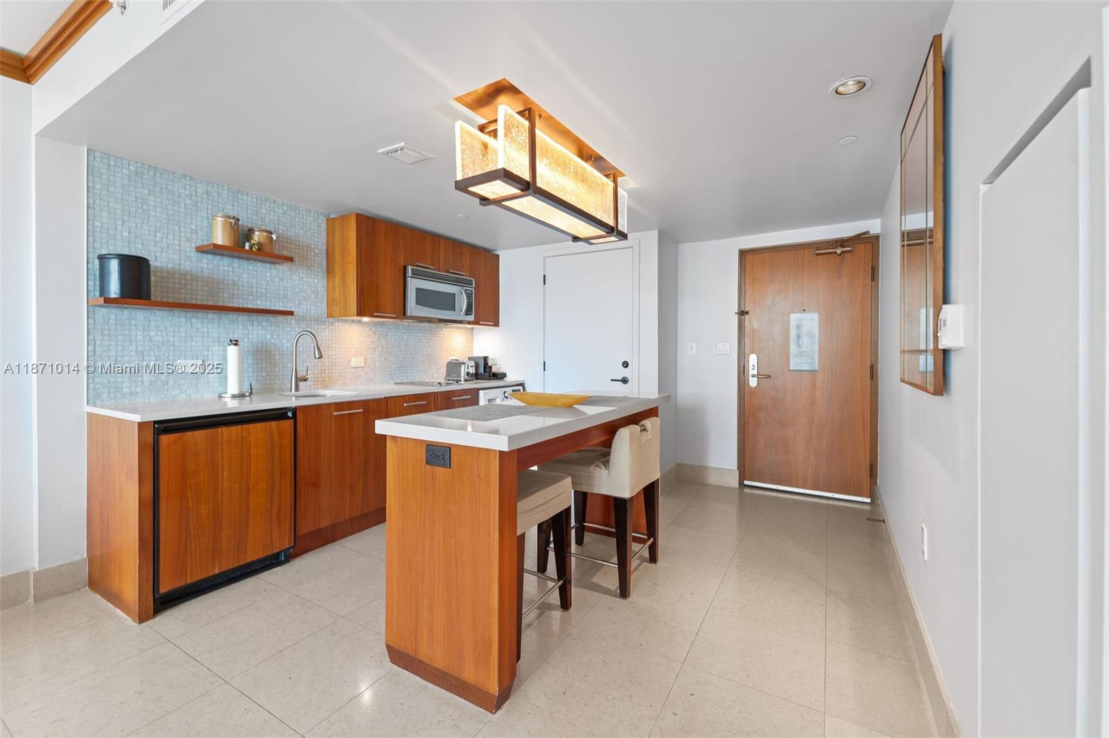 6801 Collins Ave 508
