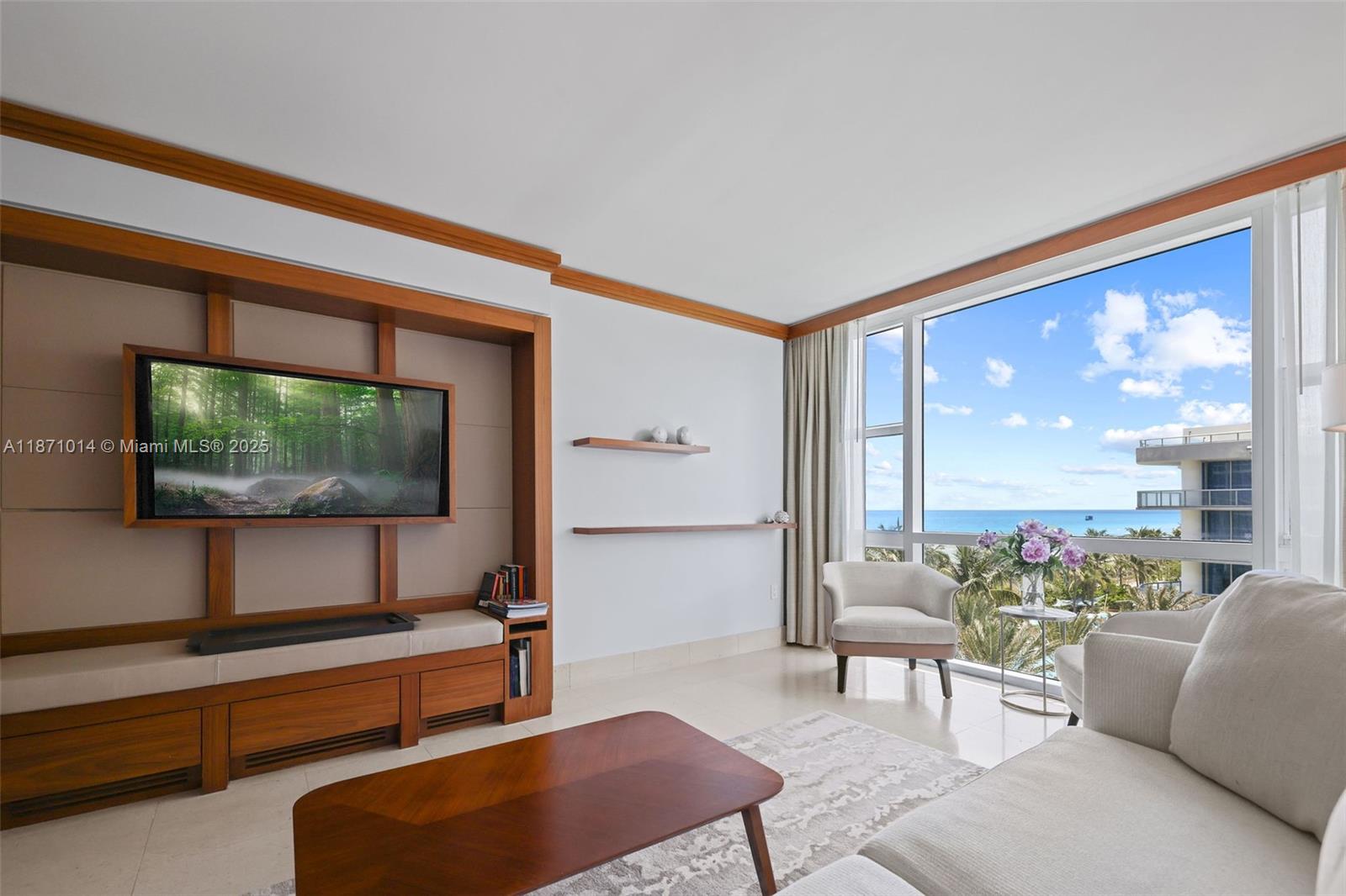 6801 Collins Ave 508