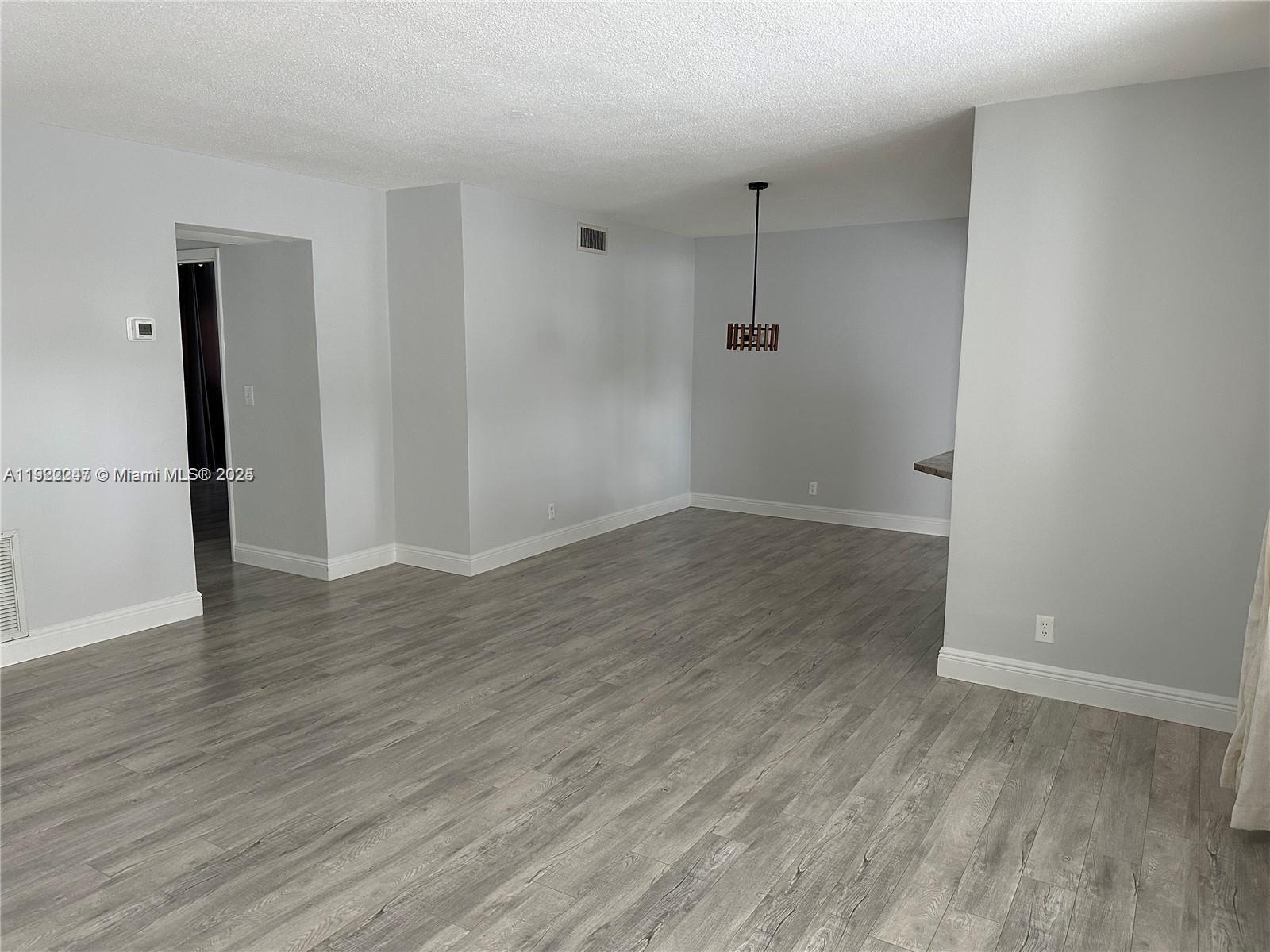 ELDORADO COUNTRY CLUB TOW - Residential Lease