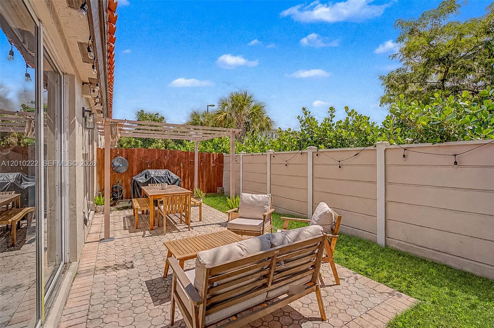 ANCHORAGE AT MIAMI LAKES - Residential