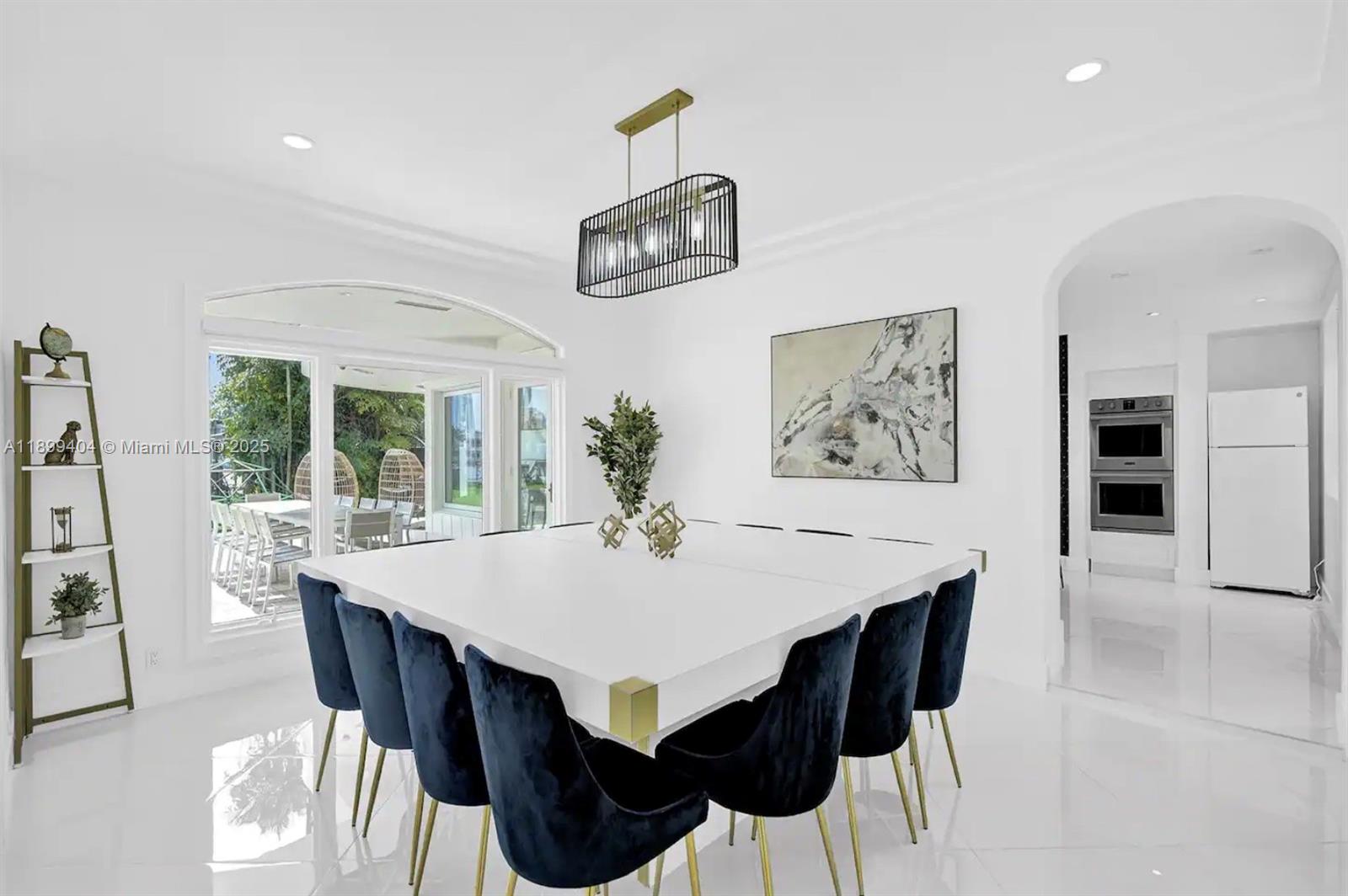 HOLLYWOOD LAKES SECTION - Residential