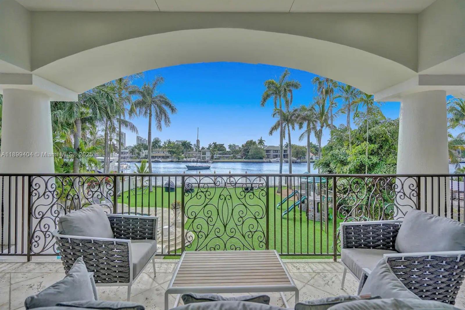 HOLLYWOOD LAKES SECTION - Residential