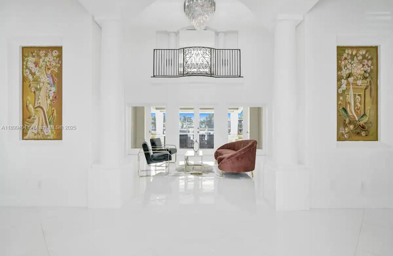 HOLLYWOOD LAKES SECTION - Residential