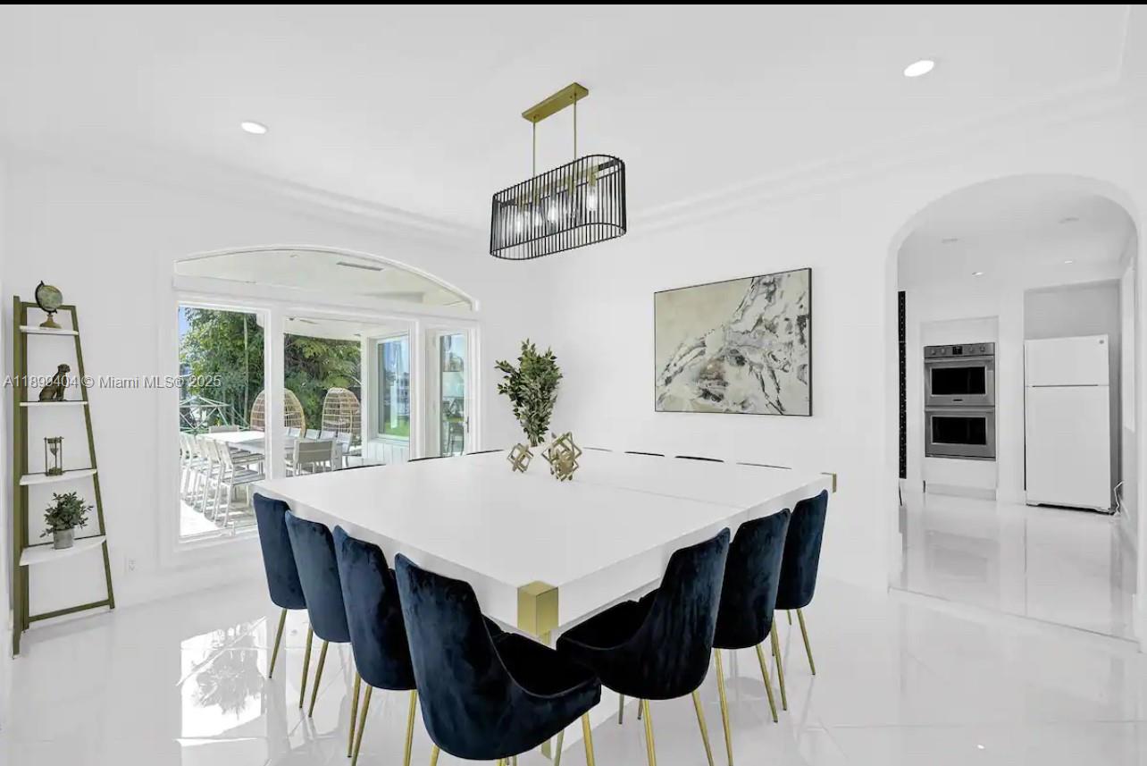 HOLLYWOOD LAKES SECTION - Residential