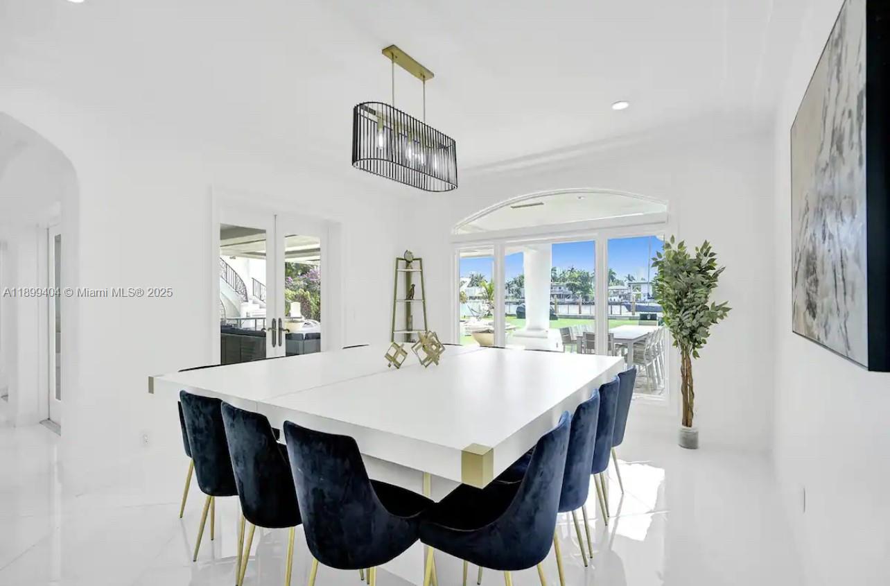 HOLLYWOOD LAKES SECTION - Residential