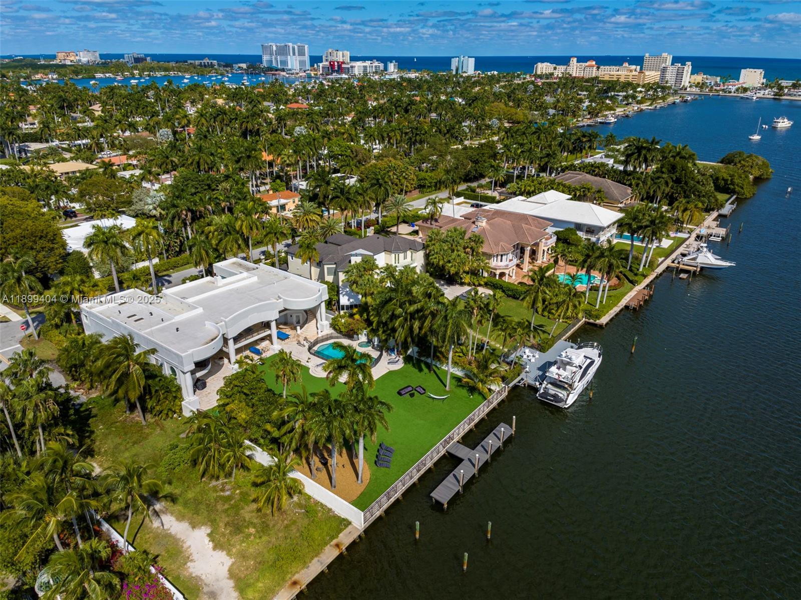 HOLLYWOOD LAKES SECTION - Residential