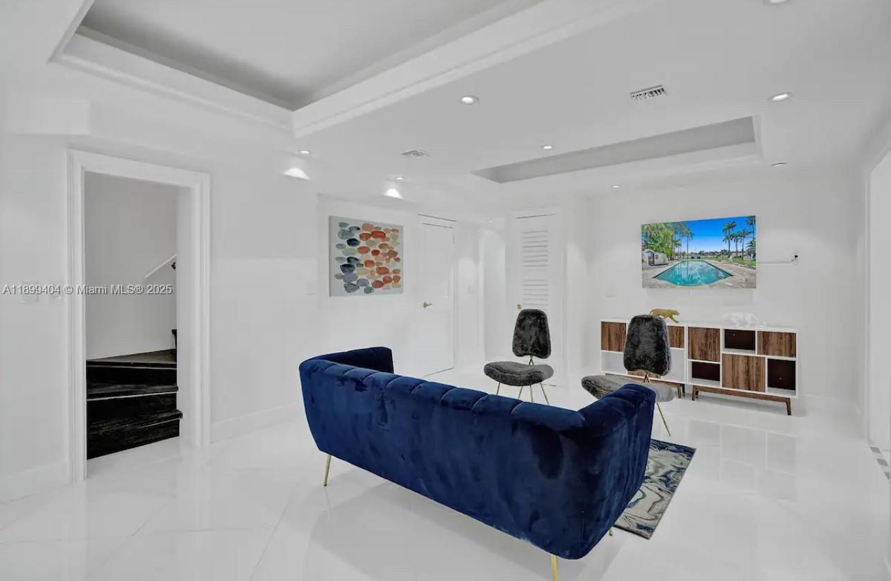 HOLLYWOOD LAKES SECTION - Residential