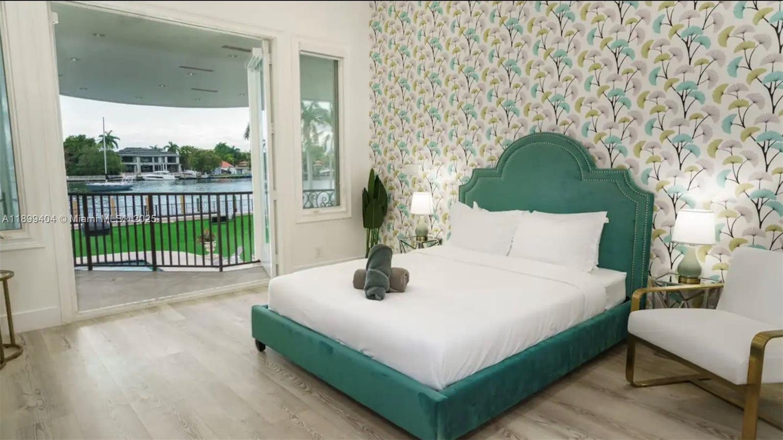 HOLLYWOOD LAKES SECTION - Residential