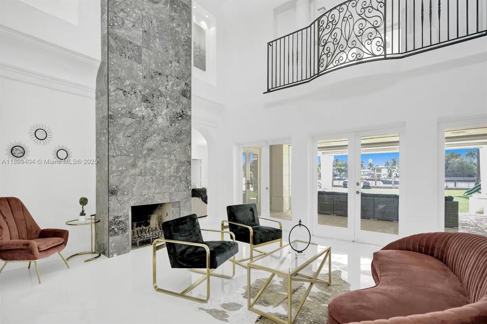 HOLLYWOOD LAKES SECTION - Residential