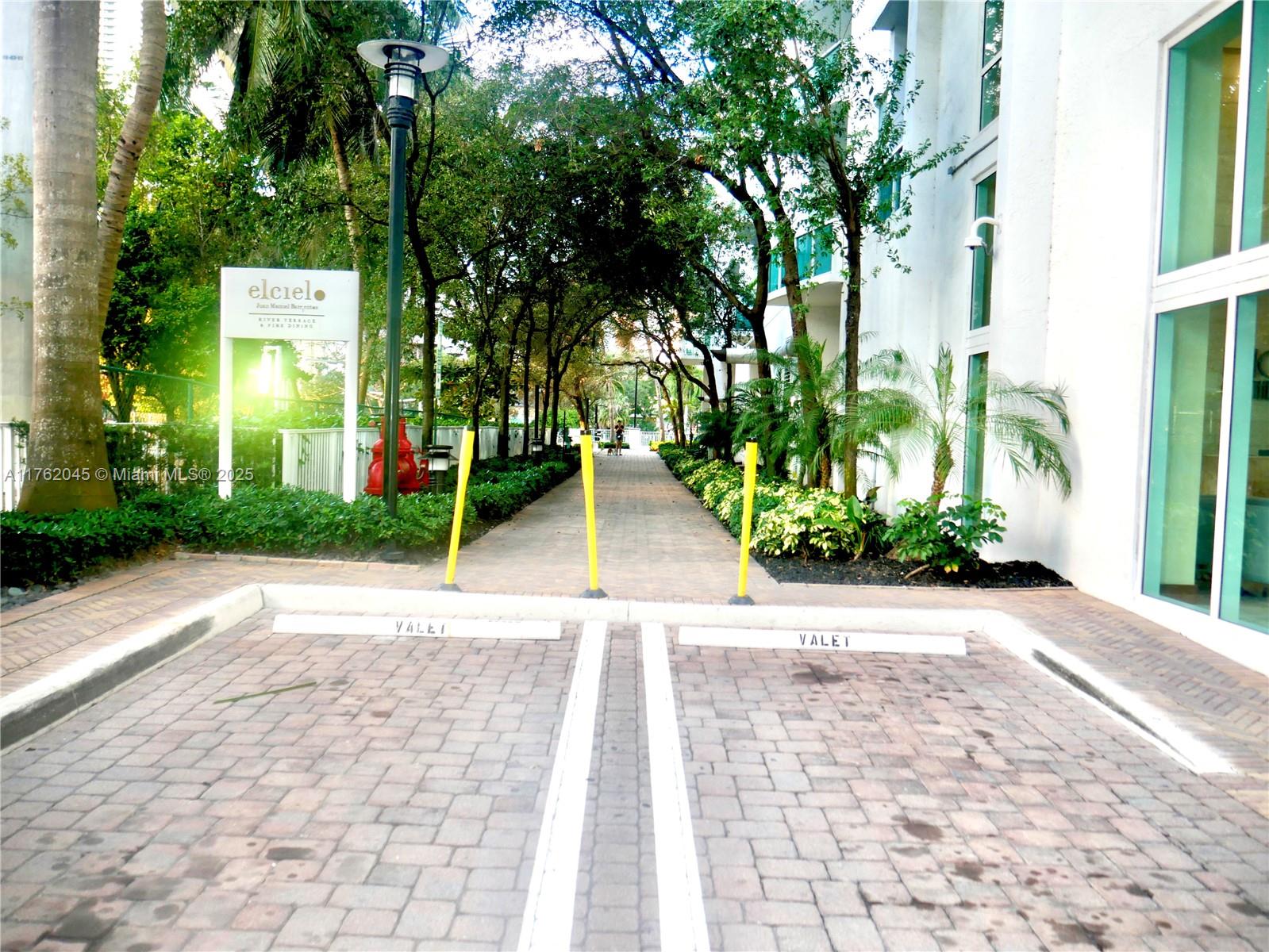 BRICKELL ONTHE RIVER NORTH - Residential