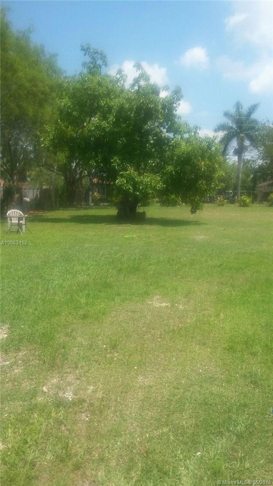 OWNER FINANCIAL!!!!!!,GREAT FAMILY HOME ON 1.27 ACRES!!!! ON ALMOST 52000 SQUARE FEET FULLY FENCED!!! CAN BE CONVERTED TO 4 BEDROOMS,LARGE LV ROOM,HUGE SPACE FOR GARDENING AND BOAT,CHILDREN,PETS.