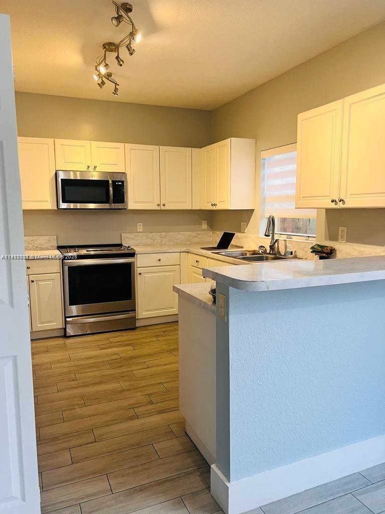 FLORIDIAN ISLES - Residential