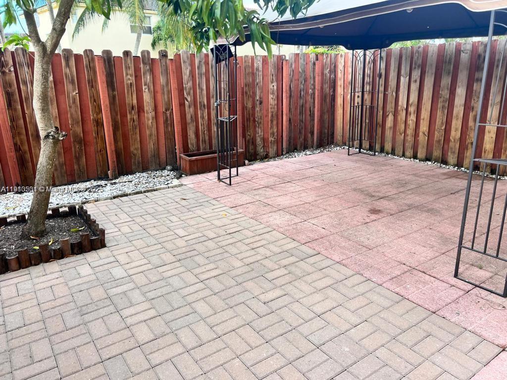 FLORIDIAN ISLES - Residential