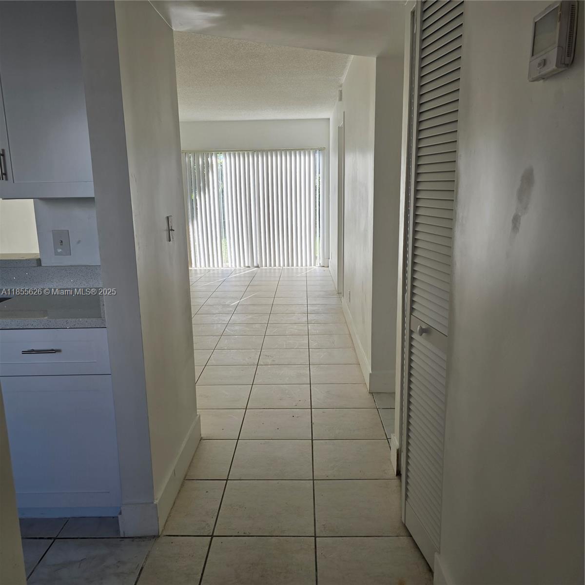Great opportunity for investor! Beautiful unit in first floor 2 bedrooms, 2 bathrooms, ceramic tile floor. Gated community with 24 hours security service. Centrally located close to schools, shopping centers, major roadways and public transportation. **Unit bulk condo portfolio sale