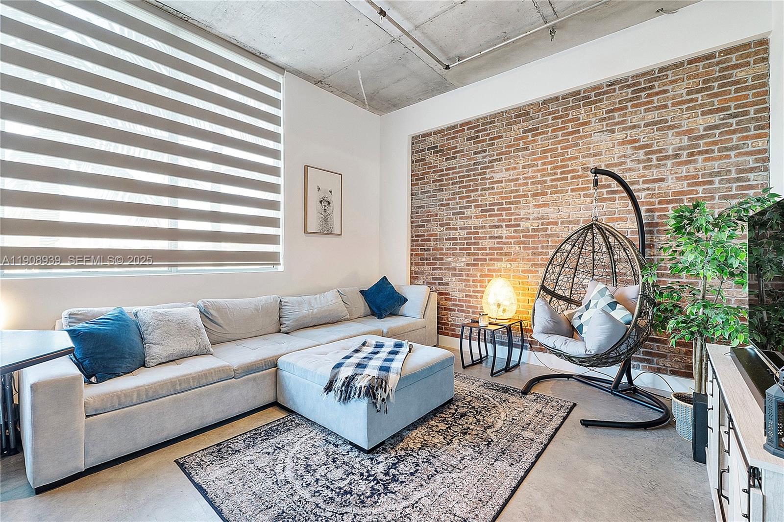 LOFTS AT HOLLYWOOD STATION - Residential