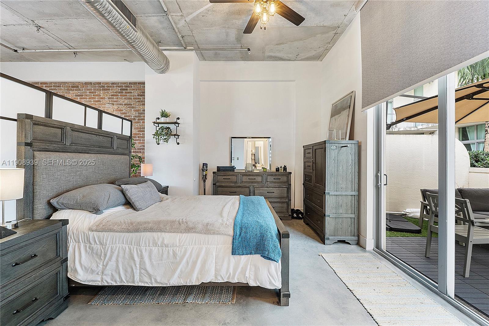 LOFTS AT HOLLYWOOD STATION - Residential