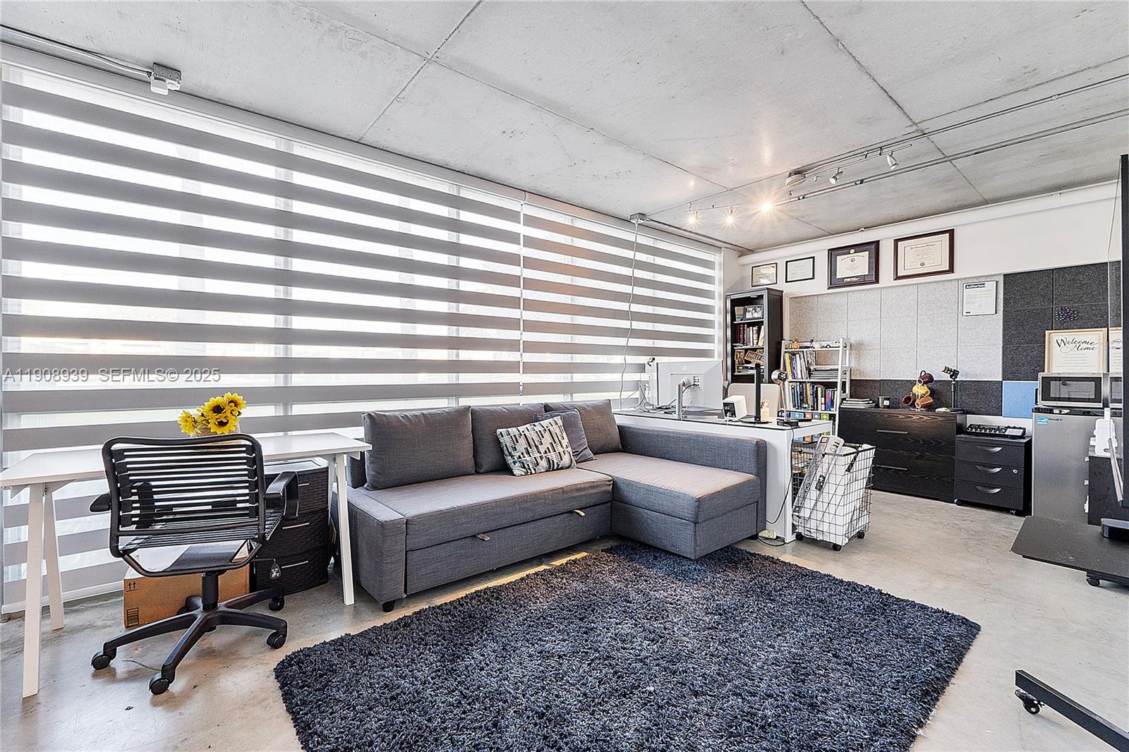 LOFTS AT HOLLYWOOD STATION - Residential