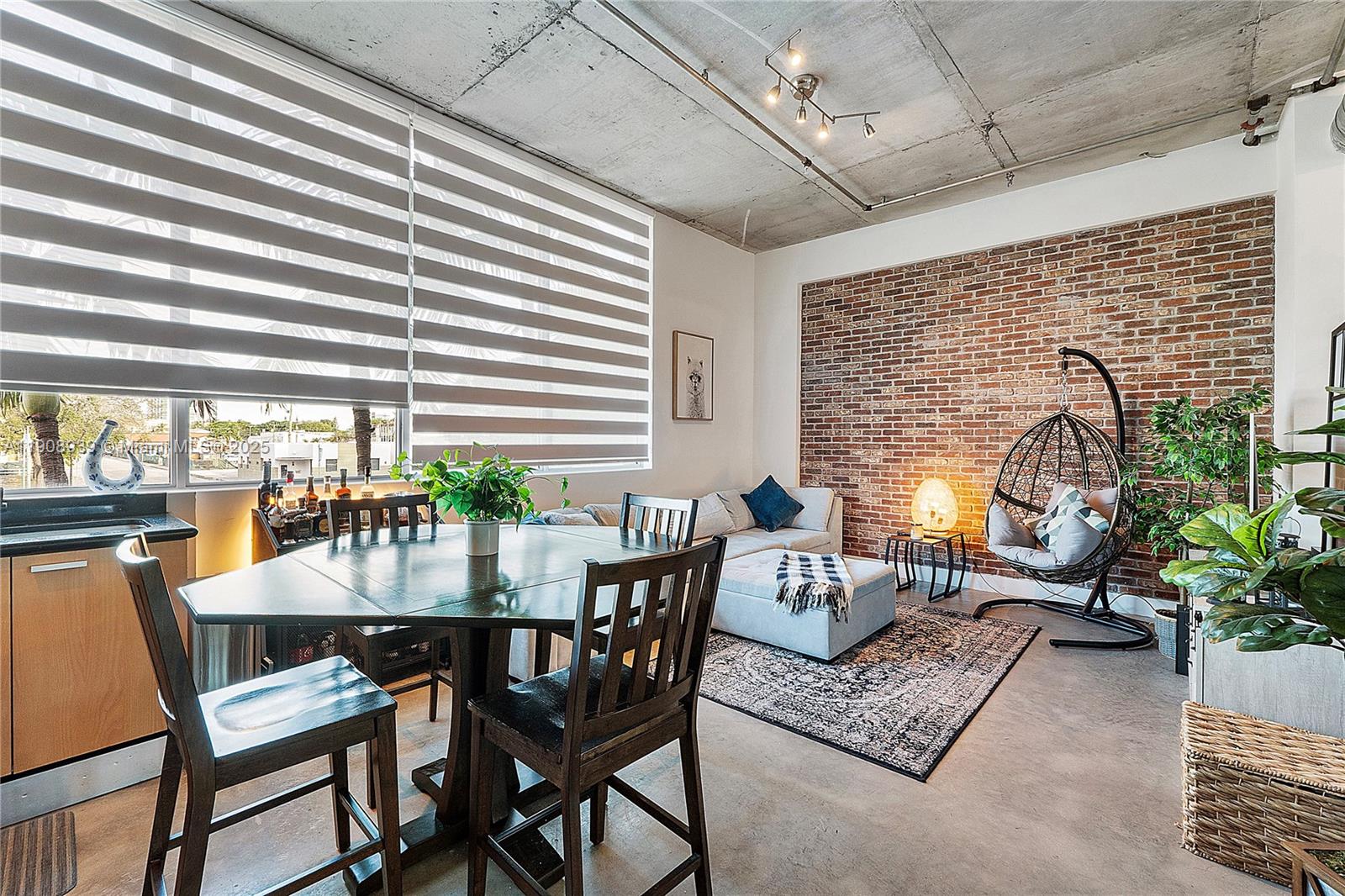 LOFTS AT HOLLYWOOD STATION - Residential