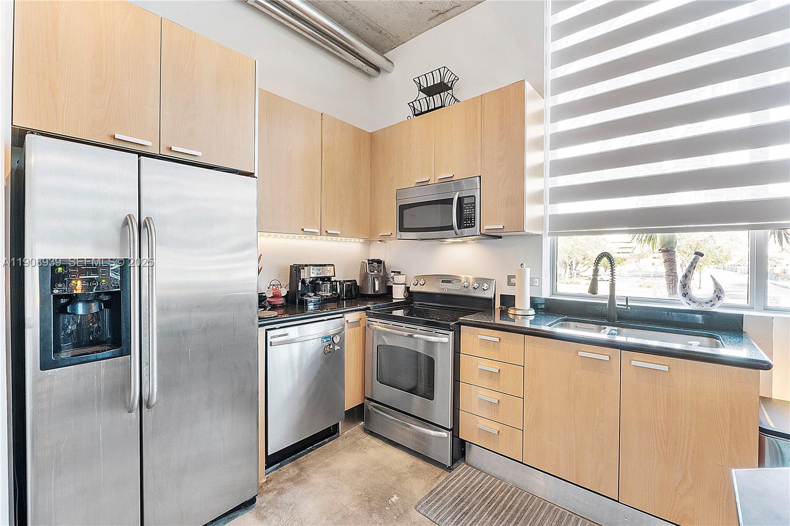 LOFTS AT HOLLYWOOD STATION - Residential