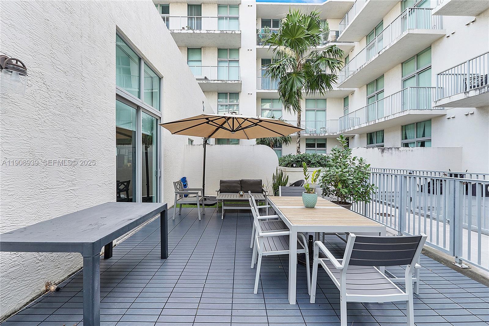 LOFTS AT HOLLYWOOD STATION - Residential