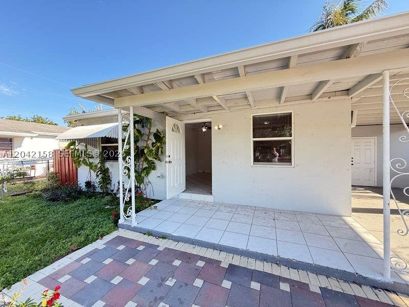 Photo of 2210 Roosevelt St, Hollywood, FL 33020 (MLS # A12042158)