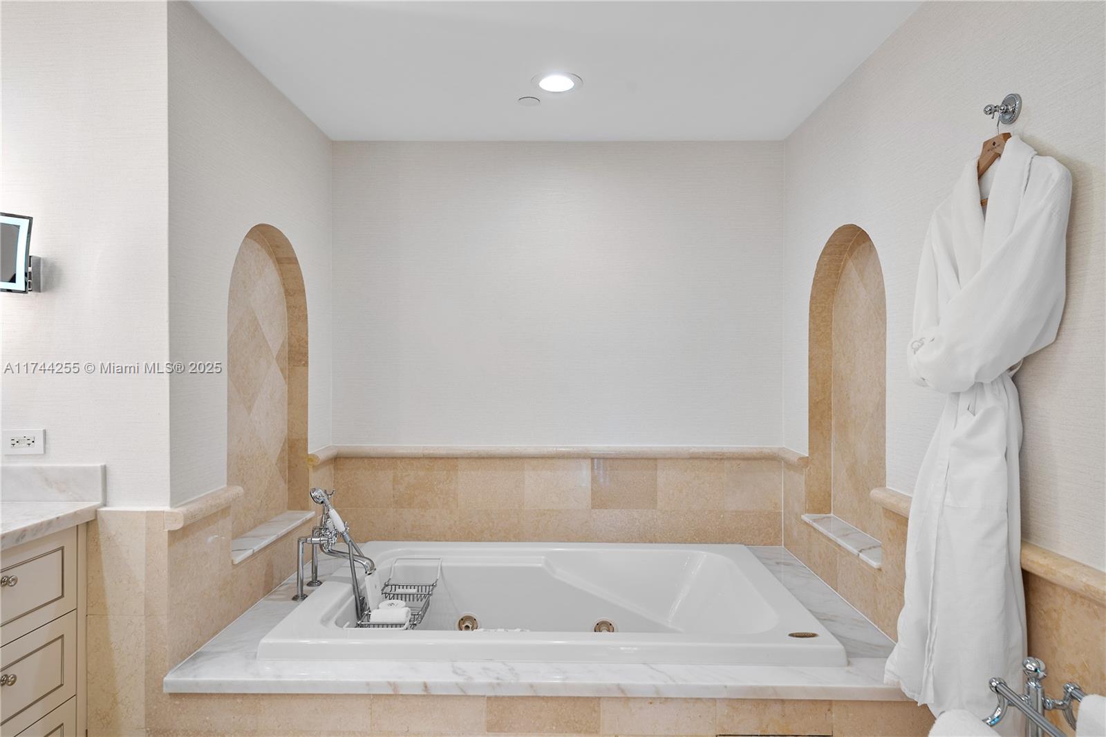 ACQUALINA OCEAN RESIDENCE - Residential