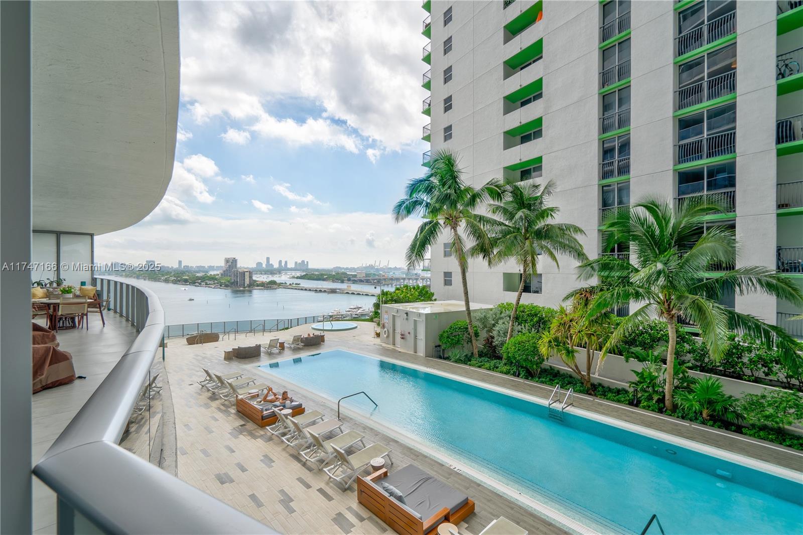 ARIA ON THE BAY CONDO - Residential